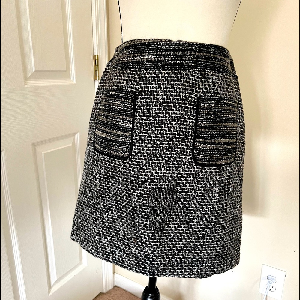 Woman’s tweed Skirt